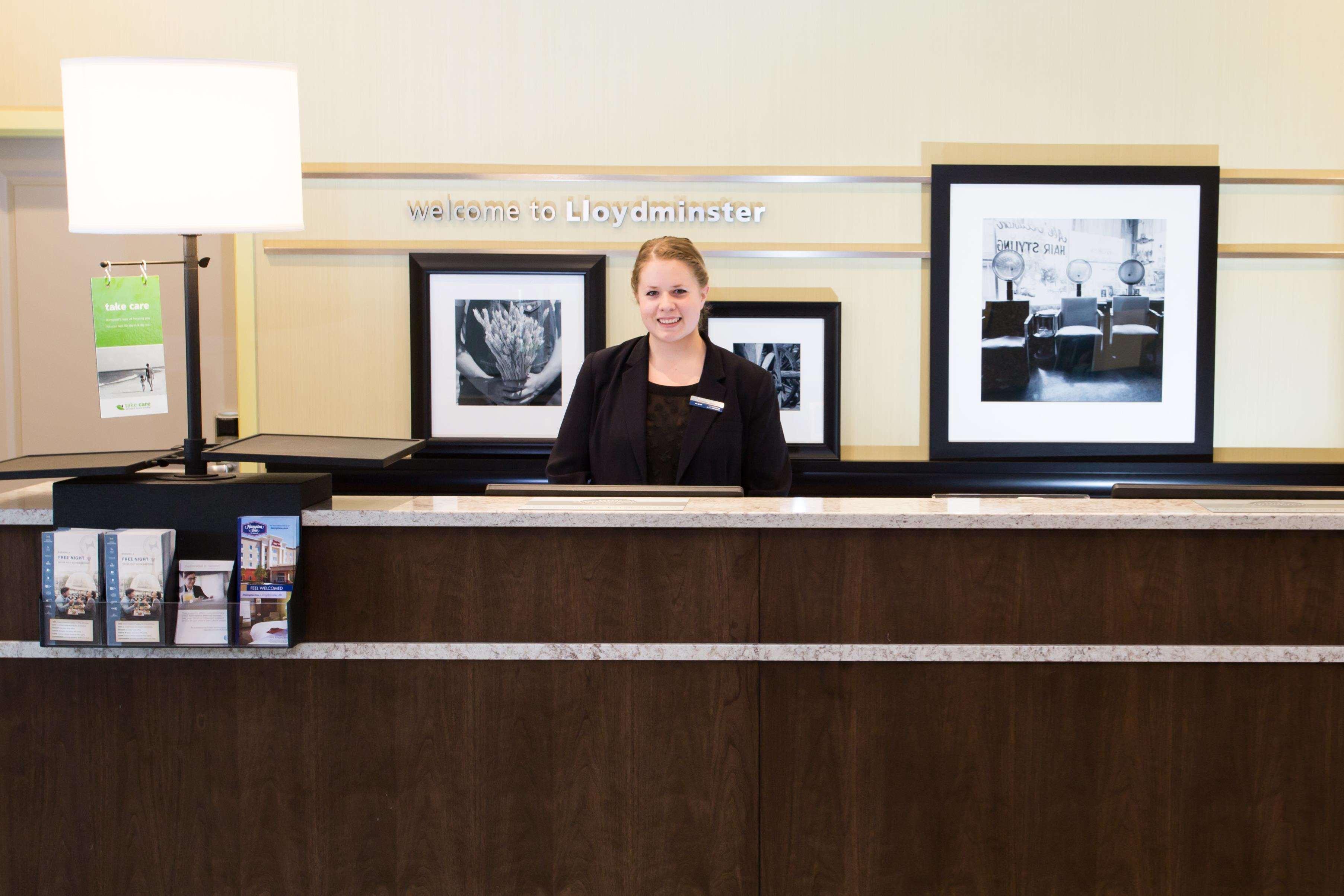 Hampton Inn By Hilton Lloydminster Eksteriør billede