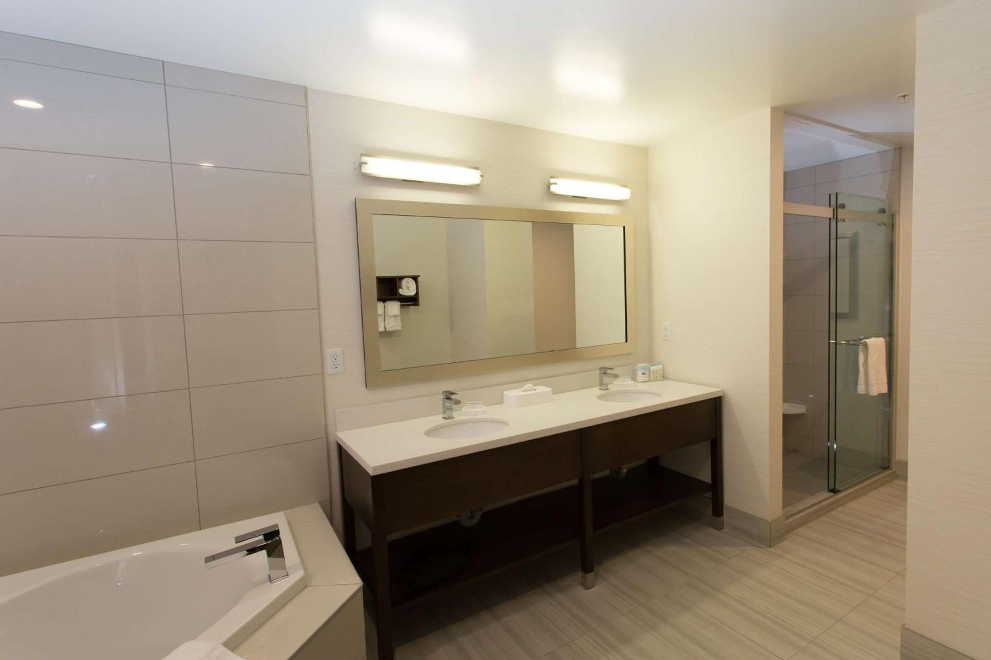 Hampton Inn By Hilton Lloydminster Eksteriør billede