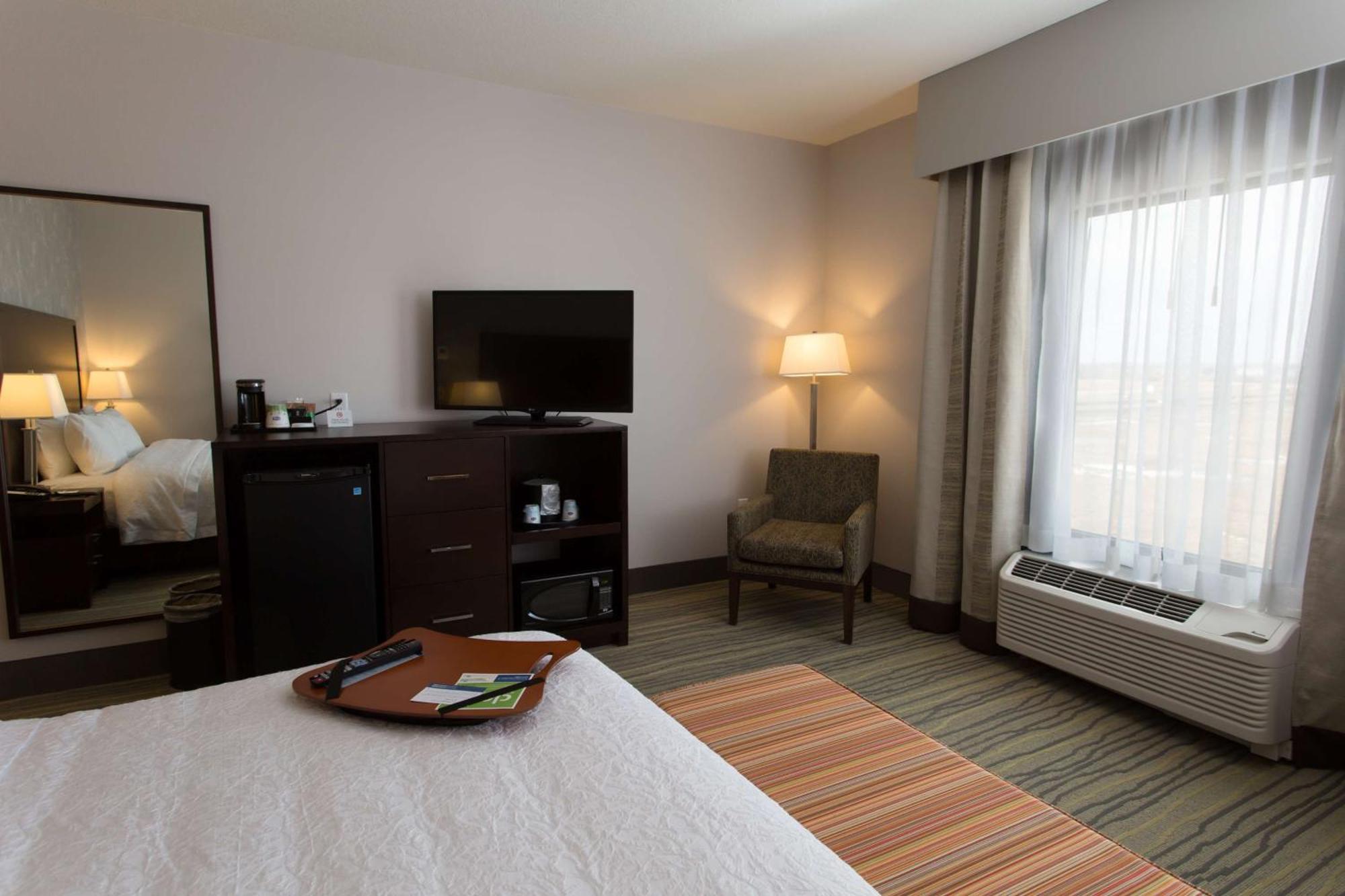 Hampton Inn By Hilton Lloydminster Eksteriør billede