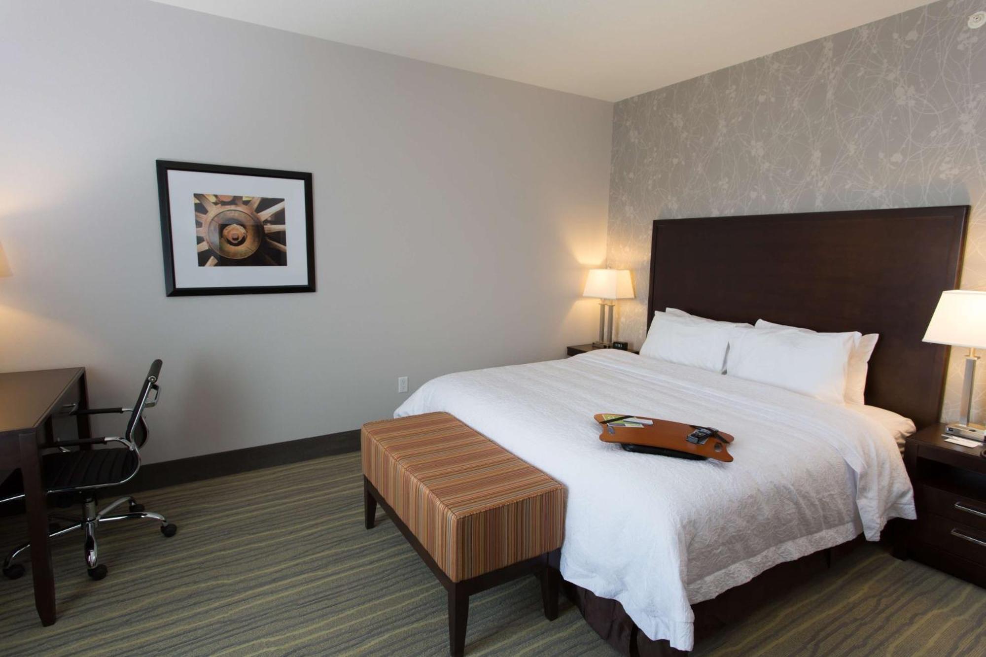 Hampton Inn By Hilton Lloydminster Eksteriør billede