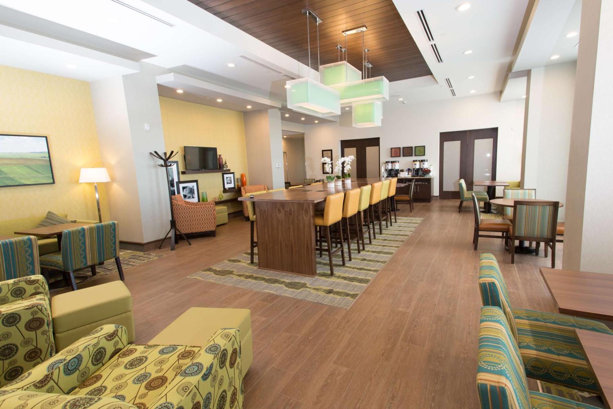 Hampton Inn By Hilton Lloydminster Eksteriør billede