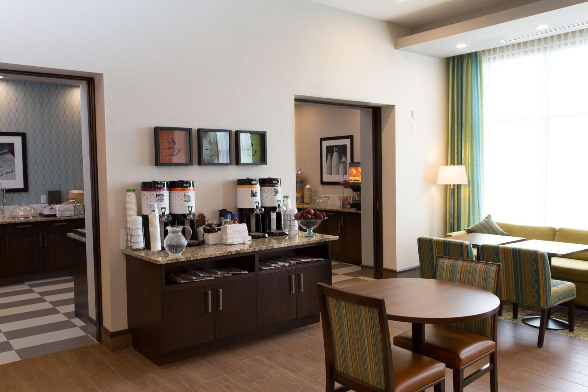 Hampton Inn By Hilton Lloydminster Eksteriør billede